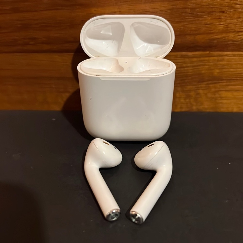 Apple AirPods 1st gen